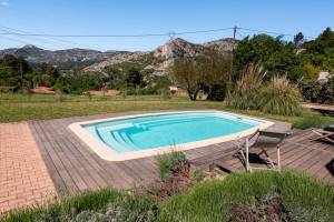 Ruhig, 4000 m2, Schwimmbad, freier Blick auf die Hügel