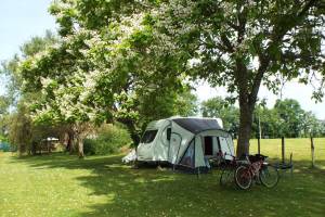 Campingplatz in Hautefort, Nouvelle-Aquitaine