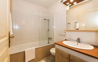 Evian 2p4/5 lake side