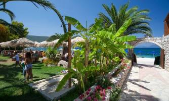 Camping Karavomilos Beach