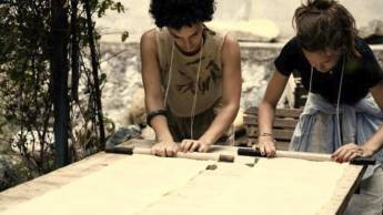 Zelt am Fluss mit einem natürlichen Spa