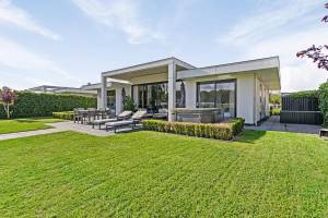 Bloem Nr. 315 | 6 pers. Jacuzzi
