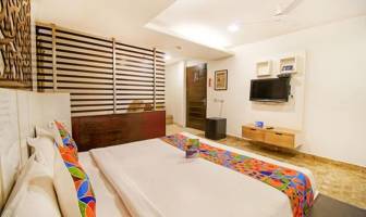 Fabhotel White Klove