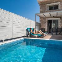 Kastro Maistro Suites met privézwembad