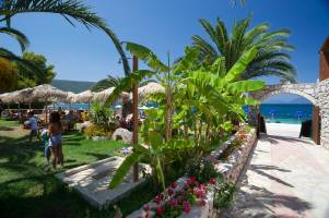 Camping Karavomilos Beach