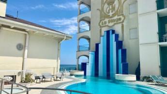 Glamour & Grand hotel