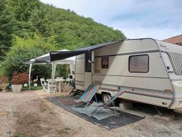 Wohnwagen in der Nähe von Anduze in einer ruhigen Umgebung, umge