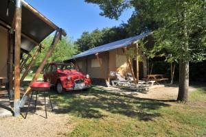 Camping Village du Port in der Dordogne: Ruhiger Aufenthalt am F