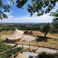 Glamping in der Natur mit Frühstück in den Marken, Italien