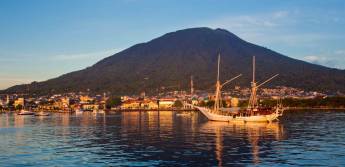 Cruise Ombak Putih Wallace Trails&Sails Ternate-Sorong