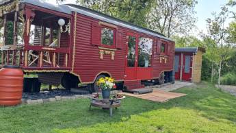 Kleines, ruhiges Dorf, Condroz am Tor zu den Ardennen