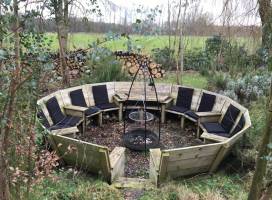 Großer Garten mit Schwimmteich zwischen den Kolonien Merksplas u