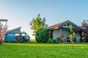 Großer Garten mitten auf den Wiesen bei Sneek