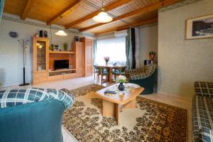 Pine Wood Apartment 8