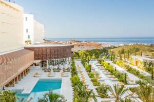 Fly & Go Higueron Hotel Malaga, Curio Collection by Hilton