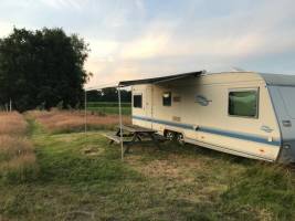 Gemütliches kleines Haus mit den Pferden mitten in der Natur