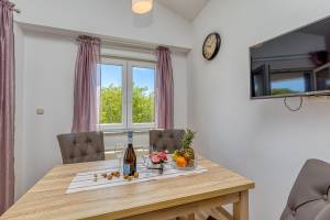 Apartment Rafaela 220m from the beach