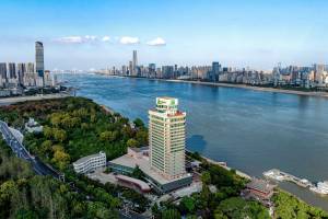 Holiday Inn Riverside Wuhan by IHG