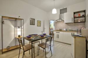 Ravanas 314 Bari Near Station