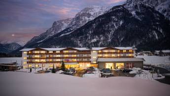 Elaya hotel steinplatte