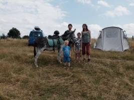 Ruhiger Campingplatz in der Auvergne: Eintauchen in die Natur un