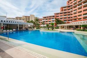 Wyndham Grand Cancun Resort & Villas