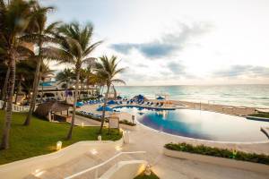 Seadust Cancun Family
