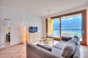 Va Pensiero sul lago Stunning View