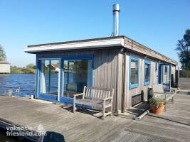 Woonark Grou aan het water