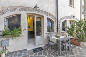 Sole Priscilla House- Terrace & parking