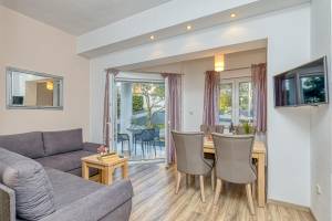 Apartment Matea 220m from the beach