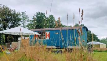 Stimmungsvoller Campingplatz in Haulerwijk, in der Nähe von Veen
