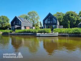 Luxe watervilla in Balk met eigen aanlegsteiger