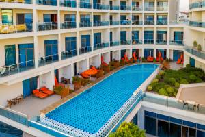 Commodore Elite Suites & Spa