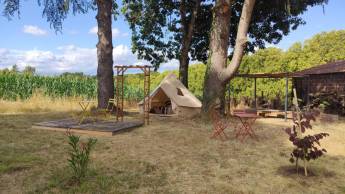 Der Kanalgarten mit Swimmingpool