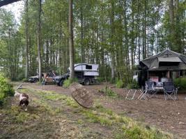 Versteckt im Wald und zwischen Feldern