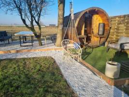 IDYLLISCHER GARTEN MIT SCHÖNER AUSSICHT