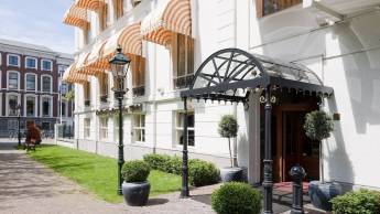 Carlton Ambassador Hotel