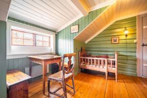 Storhytta | 16p | Norwegian nostalgia by the water