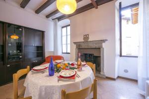 Gufo - Orange 100m near lake