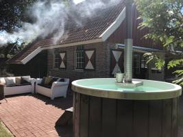 De Brittenburg 4-persoons, finse sauna, hottub, sunshower, grote