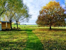 Ruhige Campinghütte mit Panoramablick / Selbstgebauter Zigeunerw