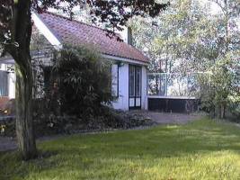 Schönes Ferienhaus am Wasser bei Sneek