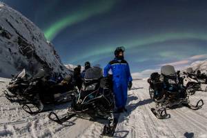 Sneeuwscootersafari op jacht naar het Noorderlicht Snowhotel Kir