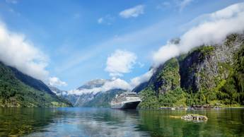 Holland America Line Rotterdam - afvaart Rotterdam