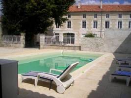 Vakantiehuis in Saint-Cybardeaux met zwembad, in Poitou-Charente