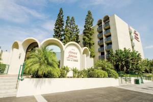 Howard Johnson Anaheim Hotel & Water Playground