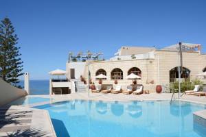 Macaris Suites & Spa