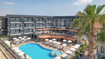 Hotel Clover Magic Park Side