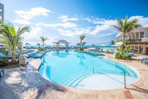 Wyndham Alltra Cancun